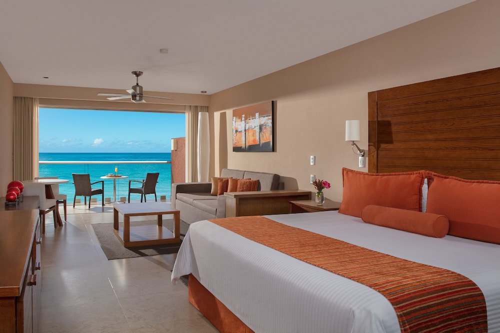 Preferred Club, Junior Suite, King Bed, Ocean Front