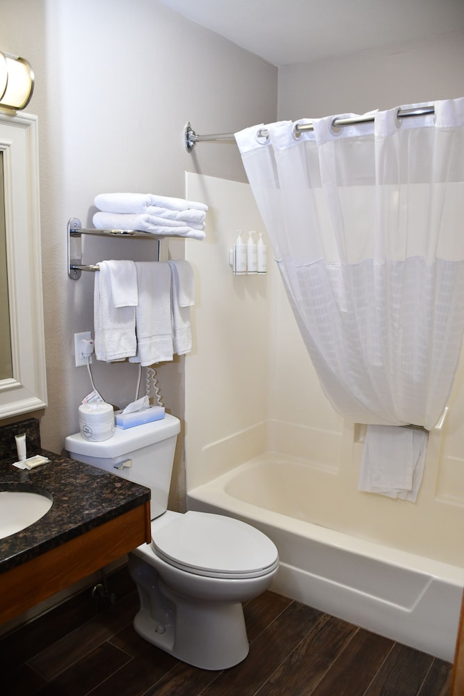 غرفة بسريرين كوين، Baymont Inn and Suites by Wyndham Platteville 7/10