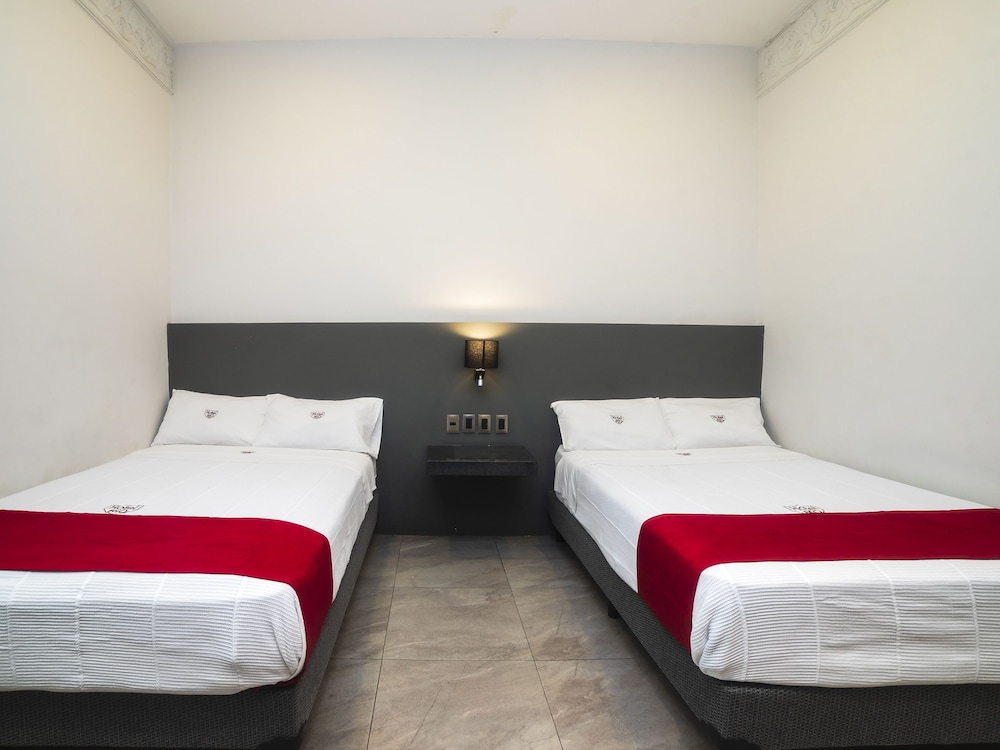 DELUXE, 2 DOUBLE BEDS
