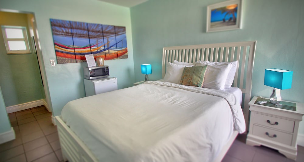 Hollywood Beachside Boutique Suites 16/46