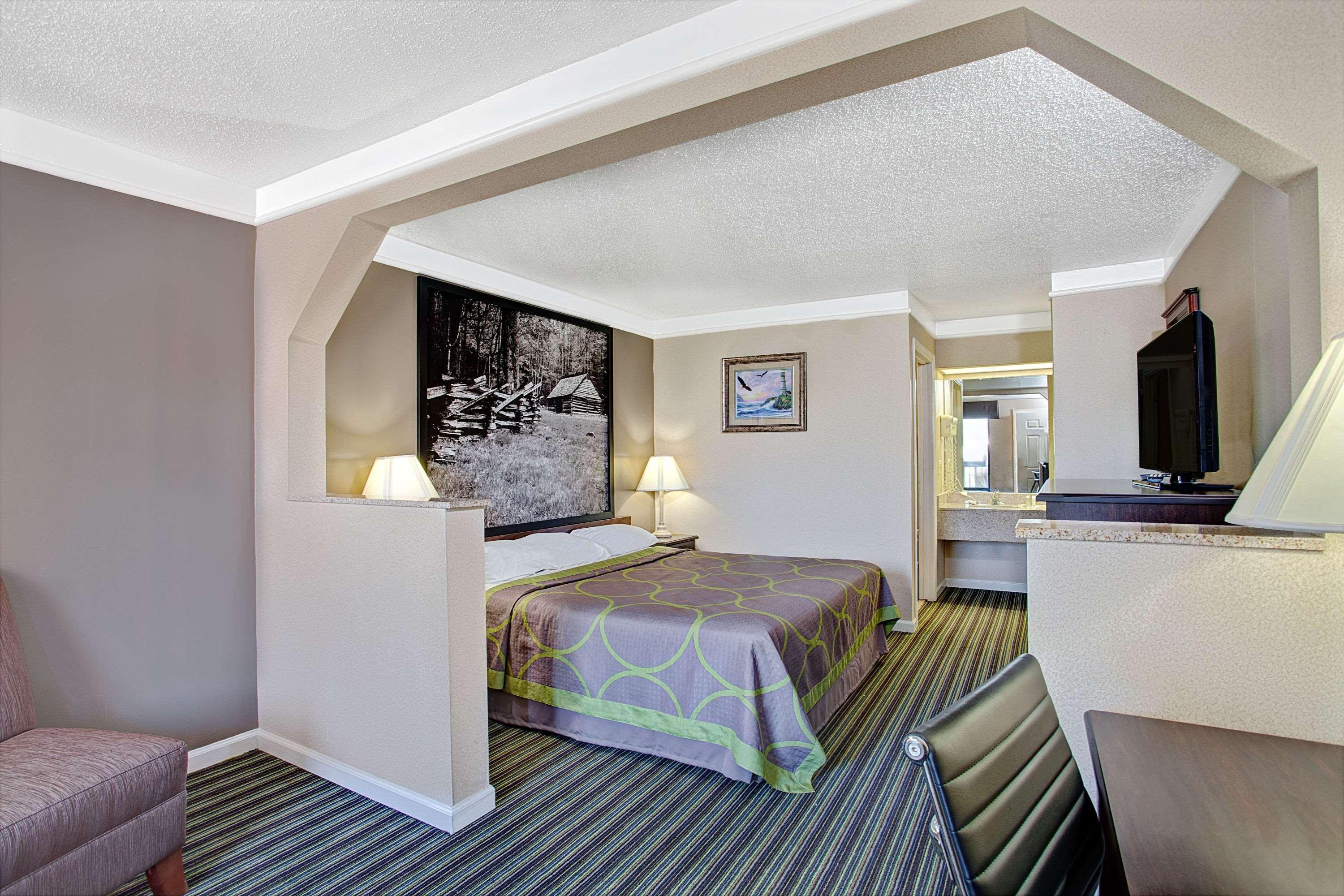 Super 8 By Wyndham Knoxville East 19/38