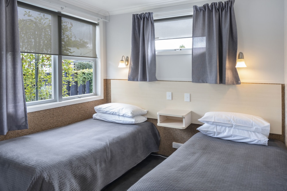 Dunrovin Motel 23/69