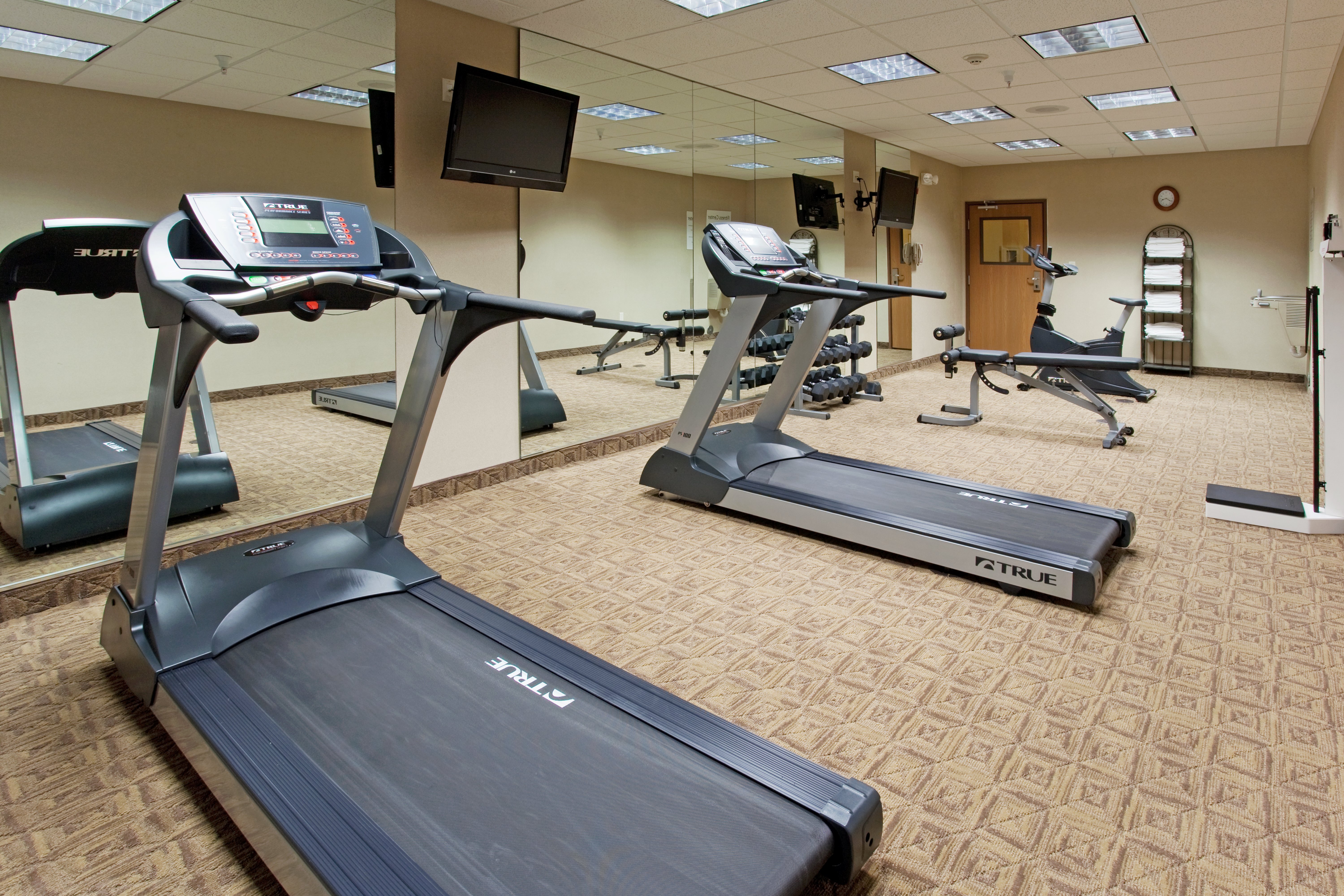 Holiday Inn Express Hotel And Suites Buffalo 44/66