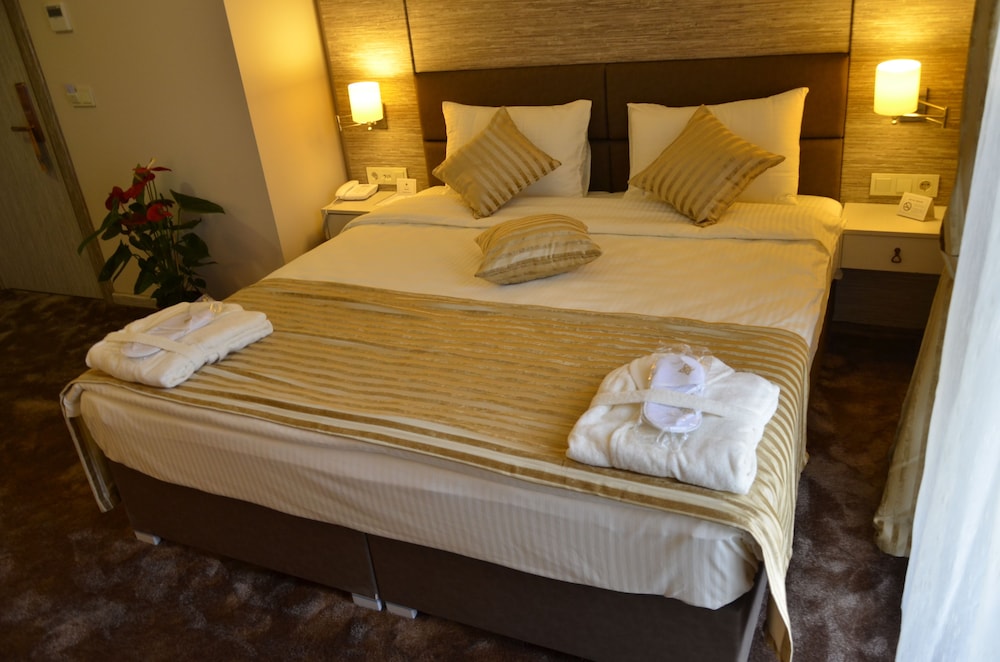 Orya Hotel 28/63
