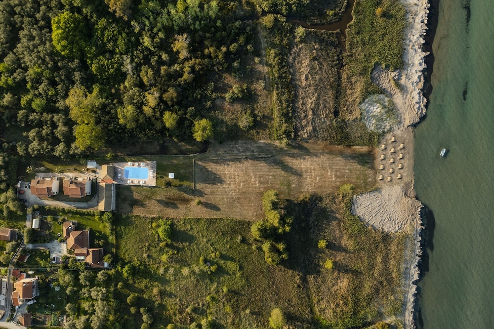 Parakladi Seaside Retreat 16/32