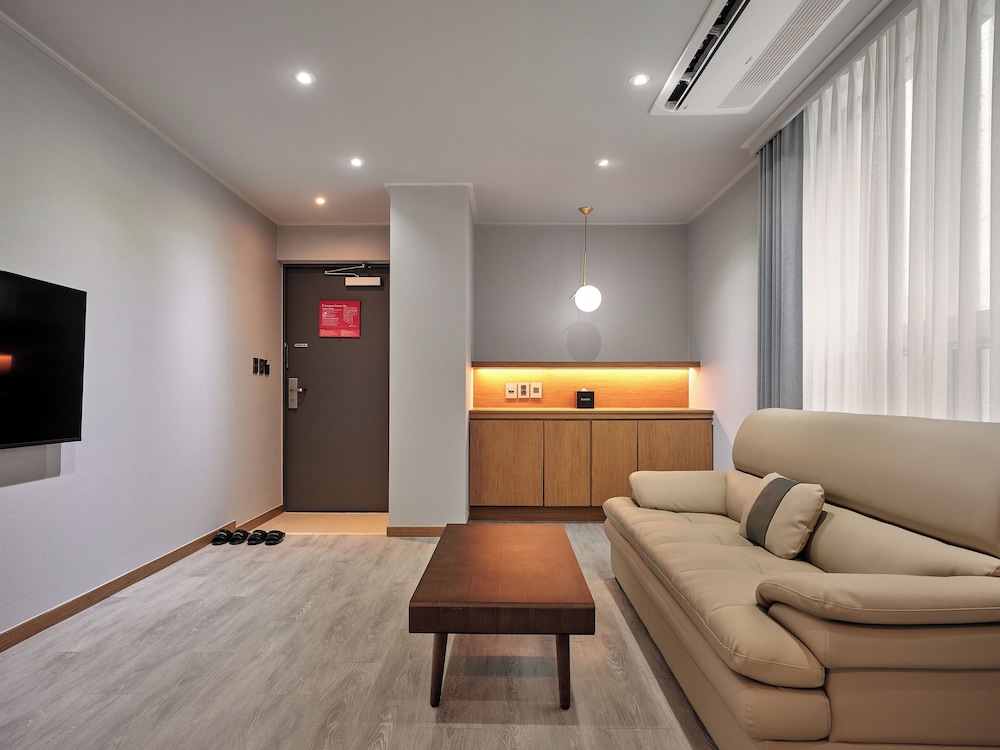 Ramada Hotel & Suites by Wyndham Seoul Namdaemun 39/61