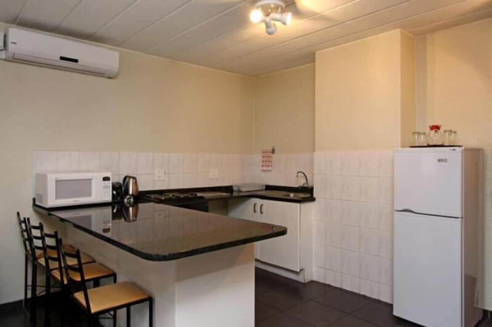 Vetho 2 Apartments OR Tambo Airport 26/31