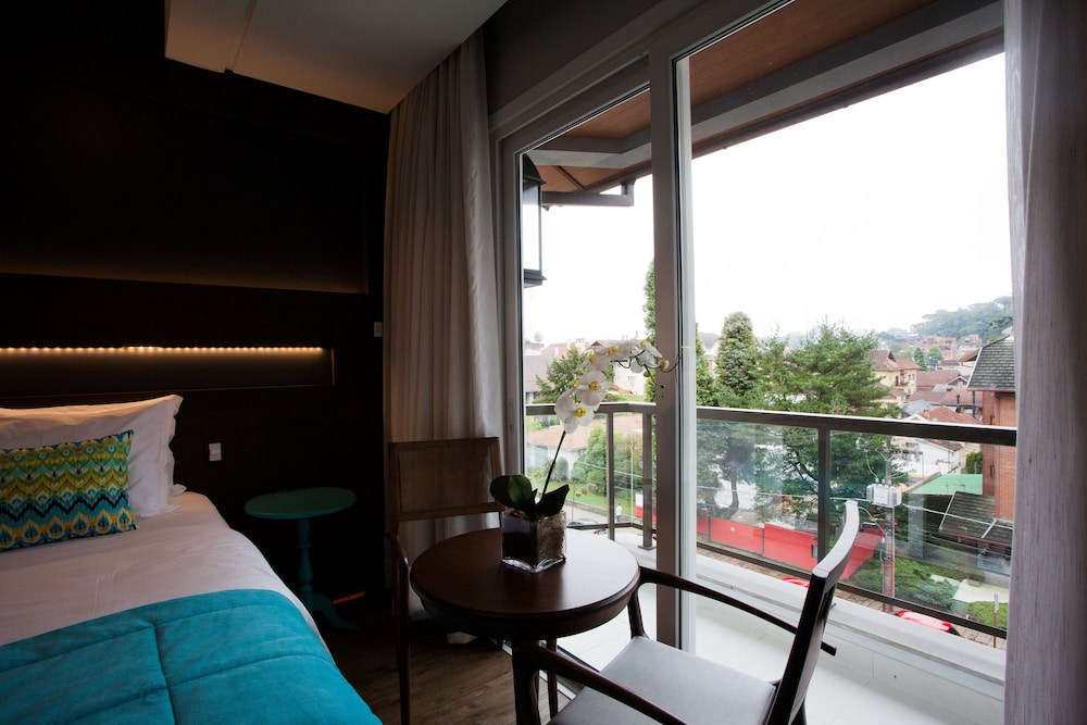 Cercano Hotel 3/72