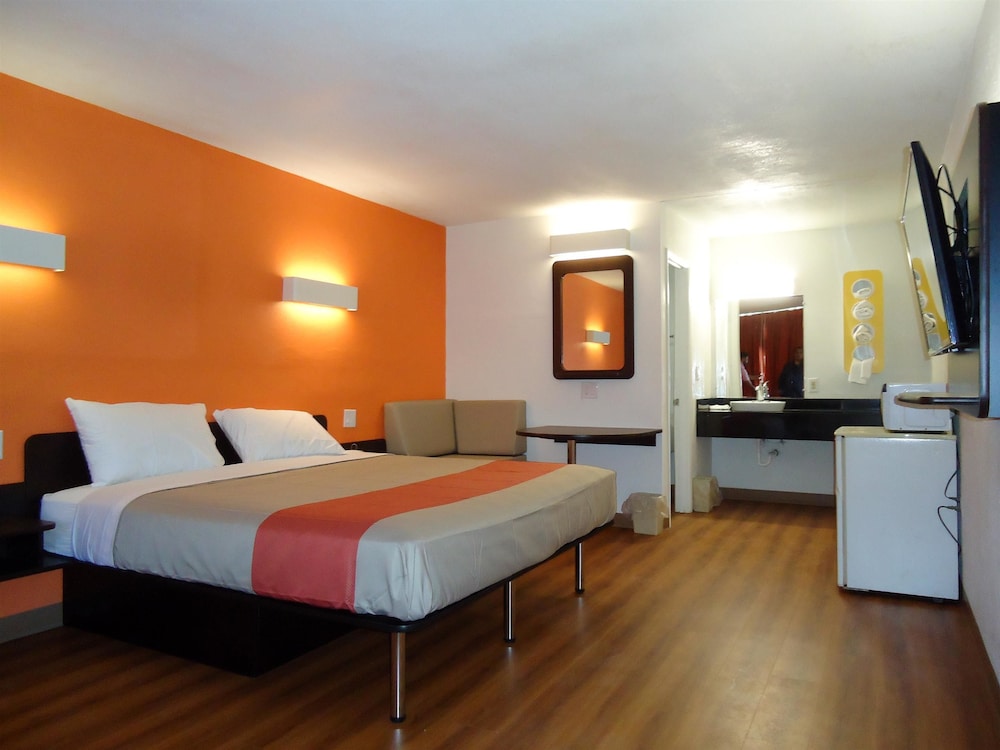 Motel6 Connellys Springs, NC 21/40