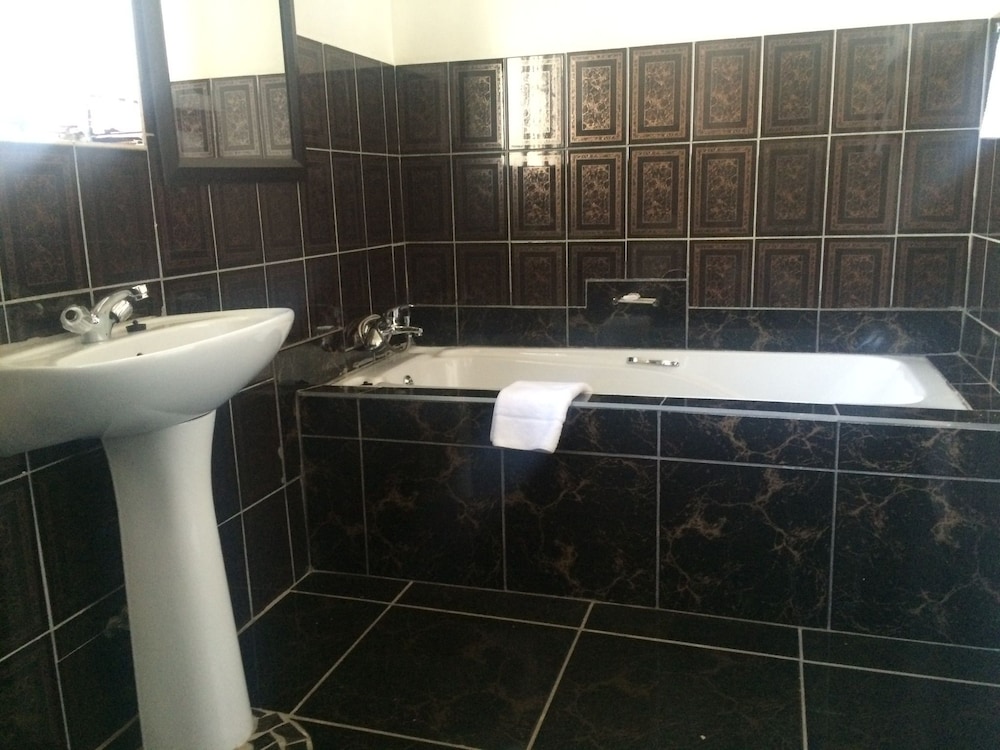 Mcbest Guest House 32/33