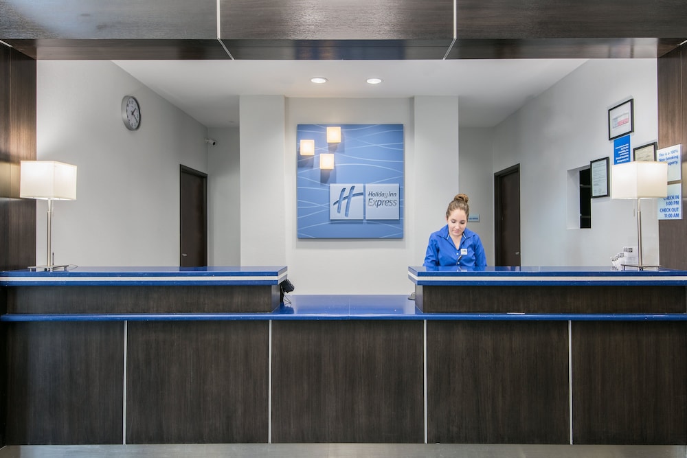 Holiday Inn Express Suites Houston North Iah Area 7/44