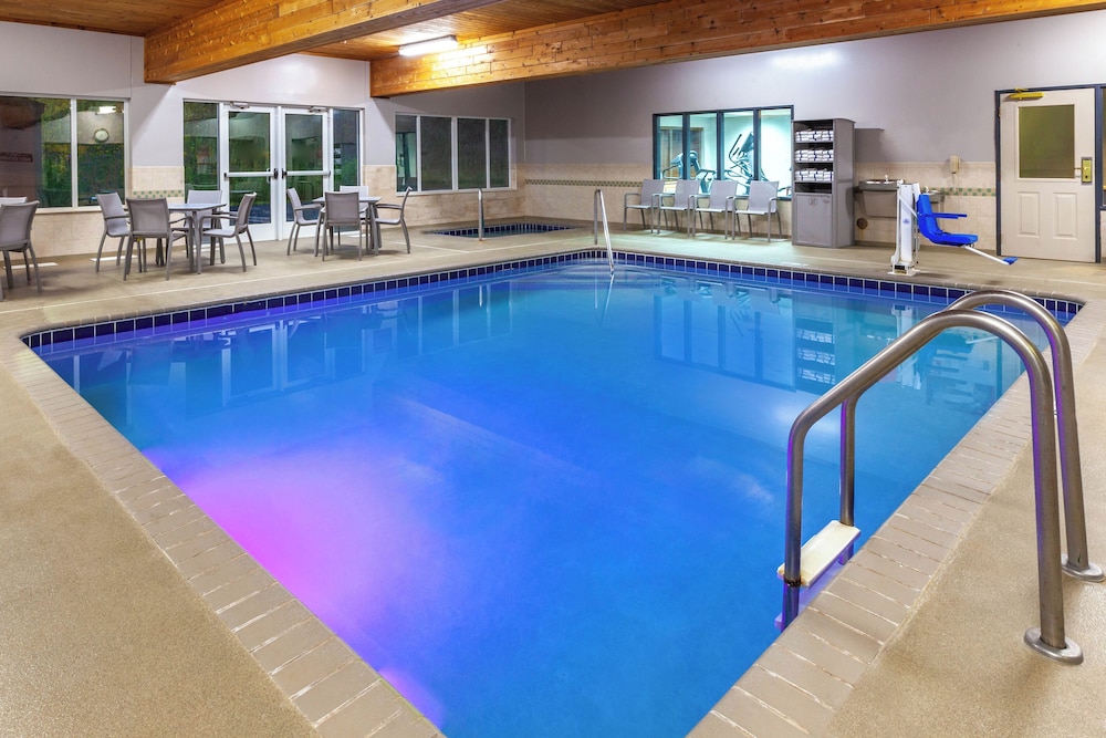AmericInn by Wyndham Iron Mountain 29/51
