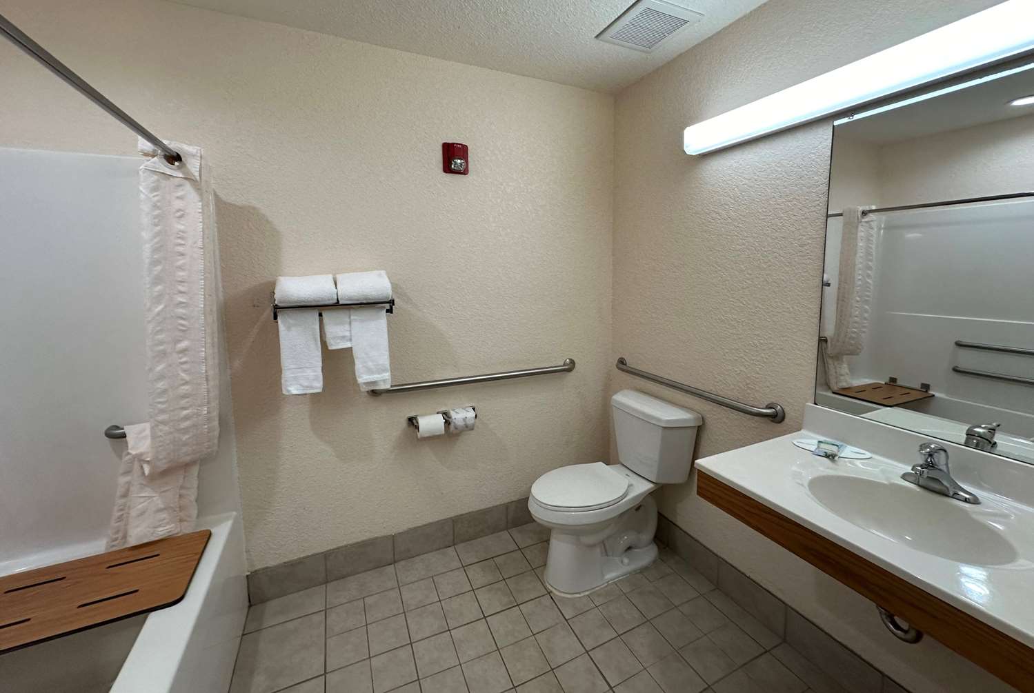 Microtel Inn & Suites Tomah 33/33