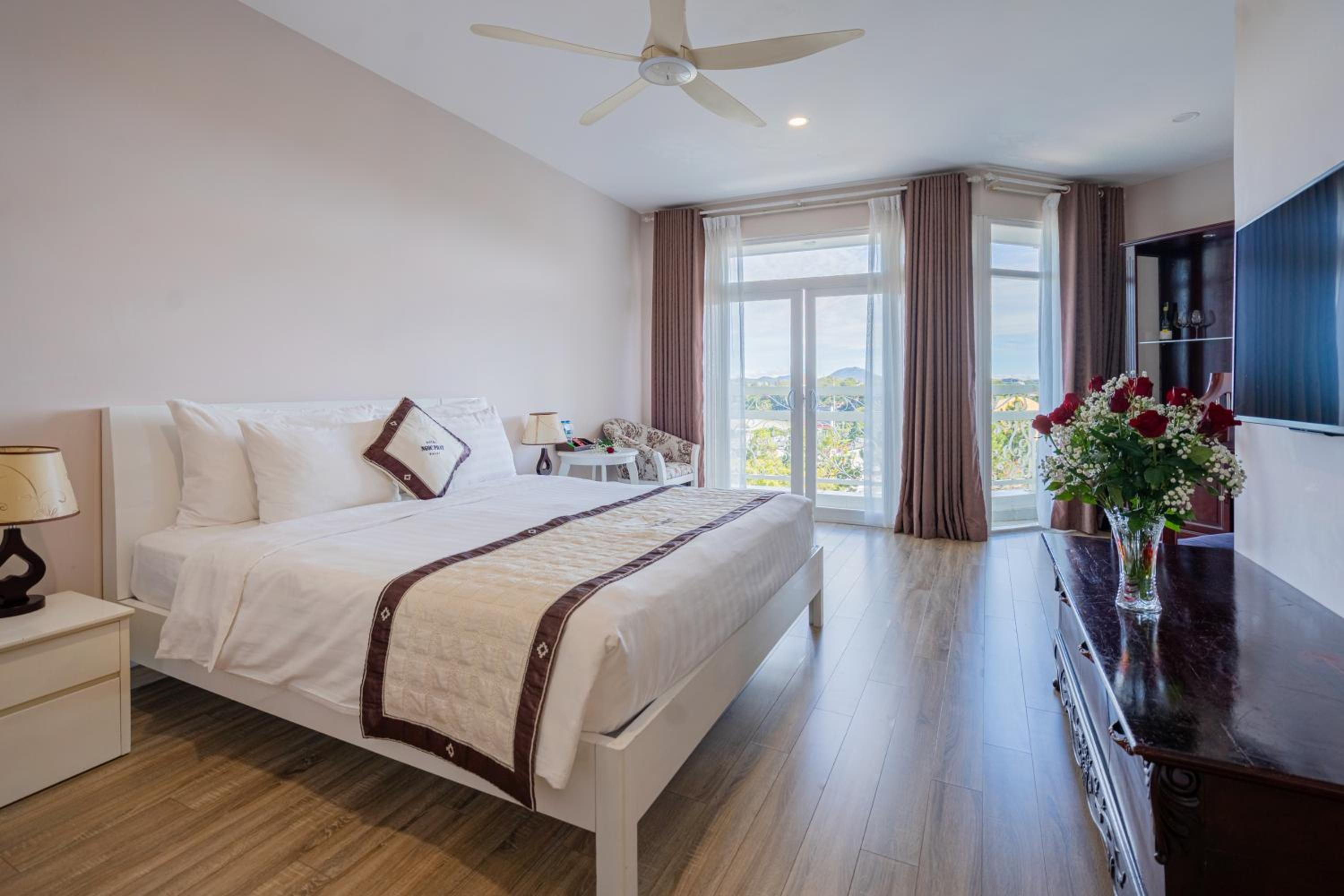 Deluxe, Double Bed
