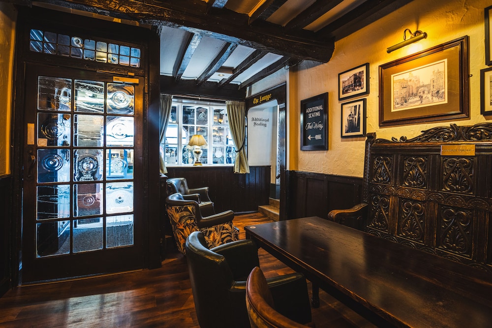 The Pied Bull 30/45