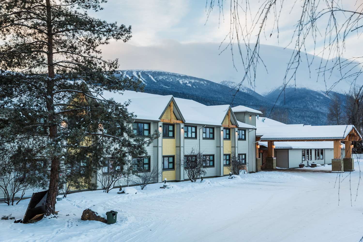Prestige Hudson Bay Lodge & Conference Centre, WorldHotels 4/20