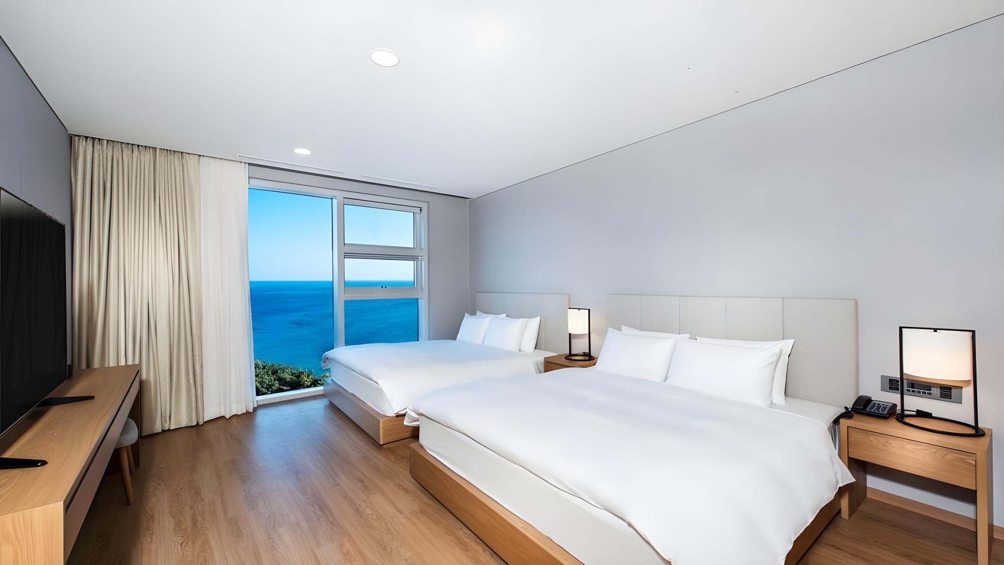 Junior Suite, 2 Double Beds, Partial Ocean View