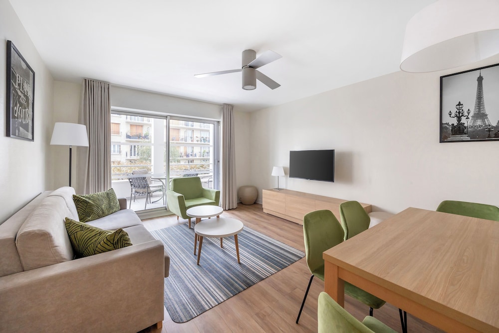 Royal Regency Paris Vincennes 25/50