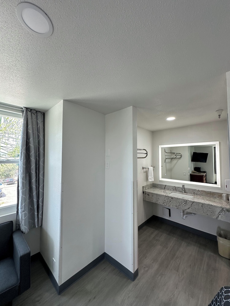 Motel Santa Cruz 33/53