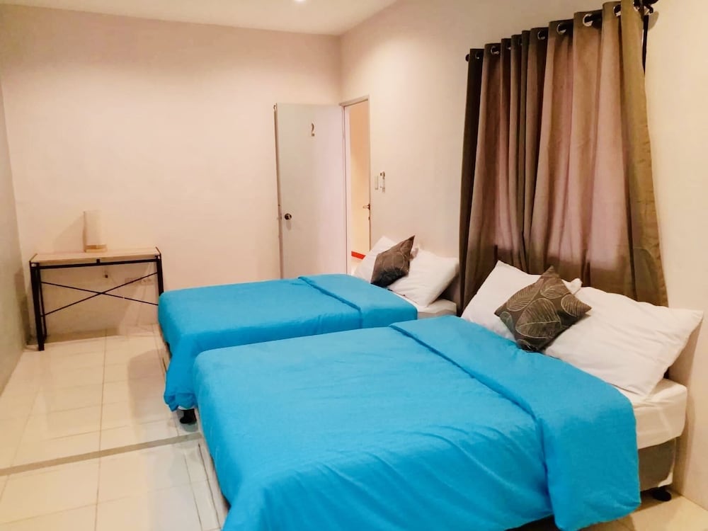 Hometown Hotel Bacolod - Lacson 23/74