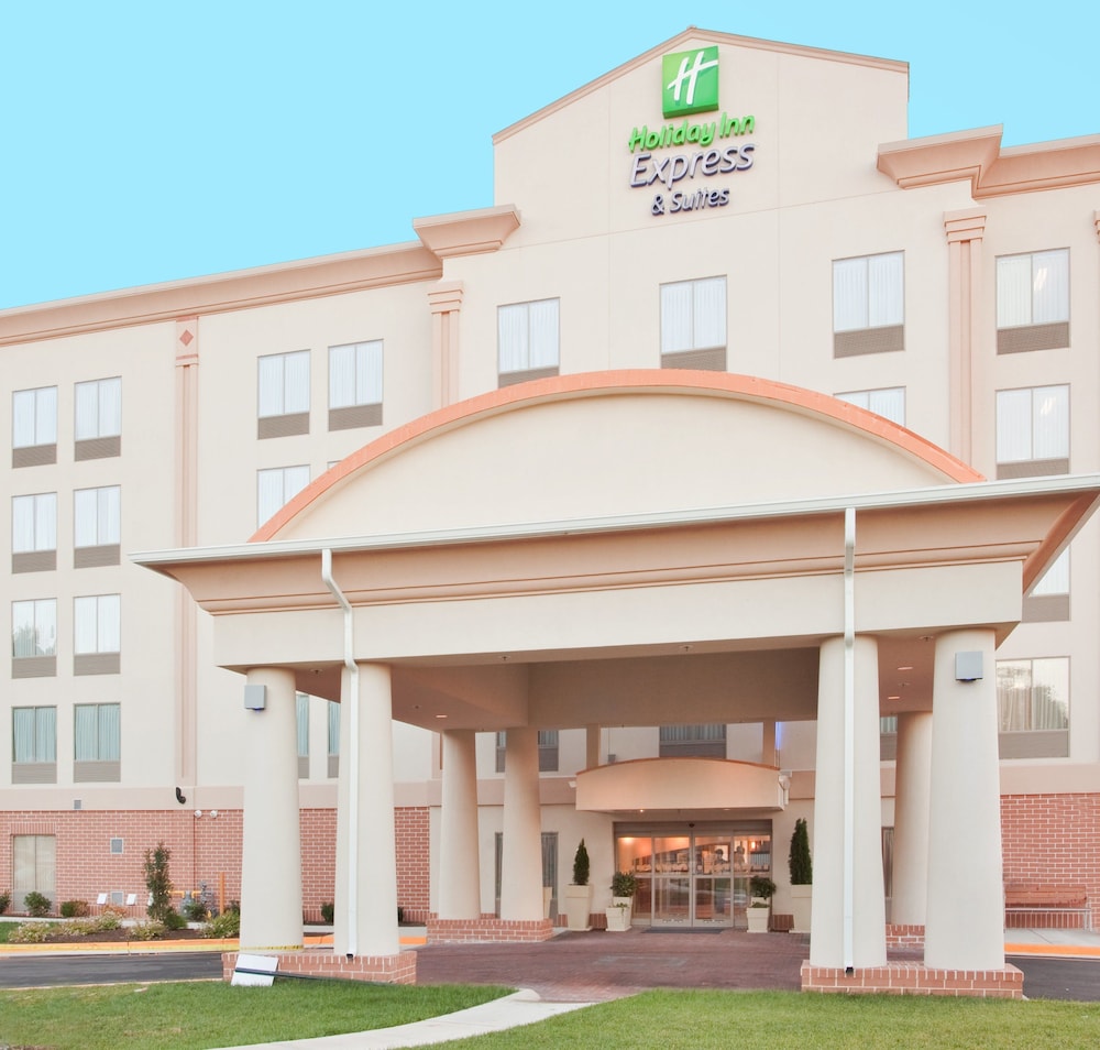 Holiday Inn Express Hotel And Suites Fredericksburg 1/44