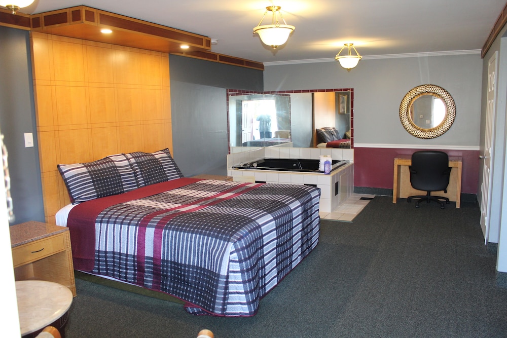 Exclusive, King Bed, Jetted Tub