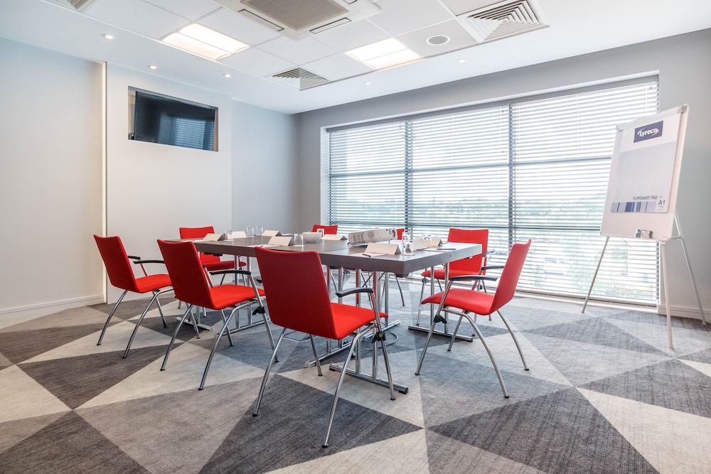 Holiday Inn Express Birmingham - Walsall 17/23