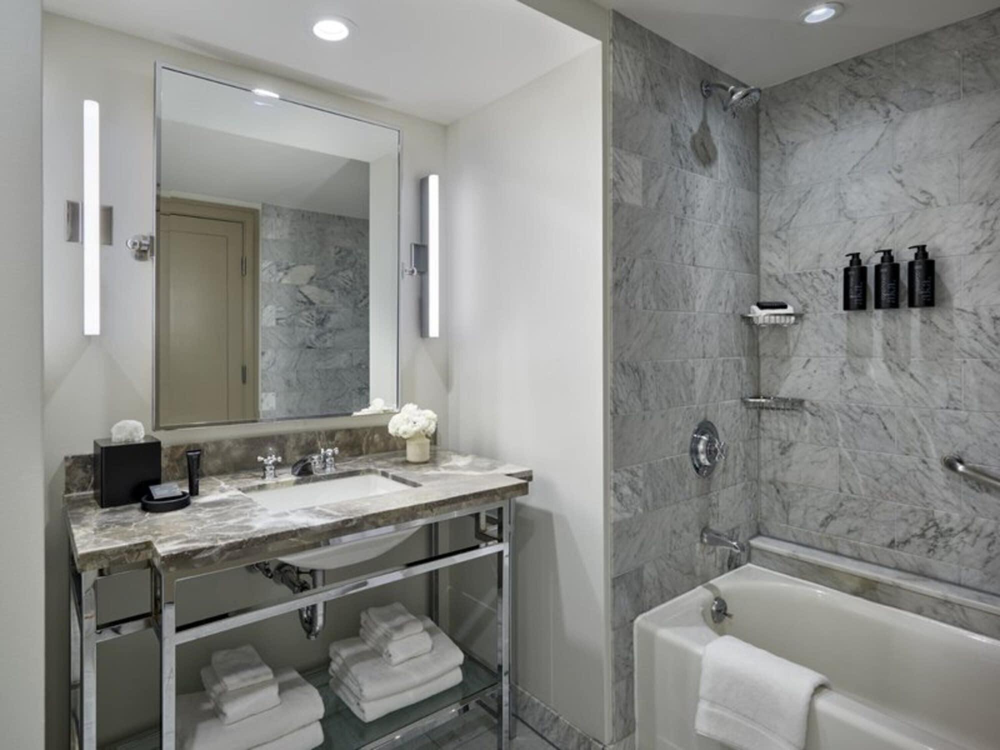 Standard, King Bed, Bathtub, Accessible