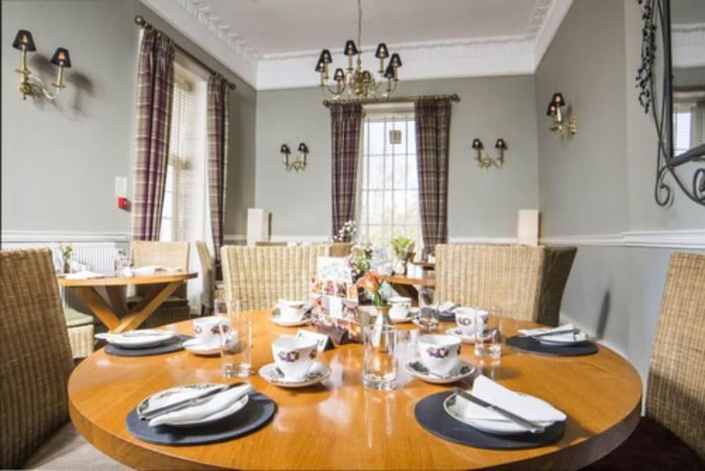The Manor Hotel 42/53