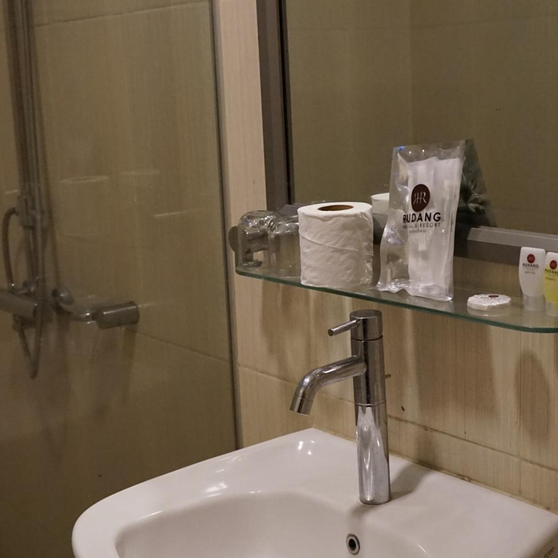 غرفة ديلوكس بسرير مزدوج أو سريرين منفصلين، Rudang Berastagi Hotel and Resort 8/8