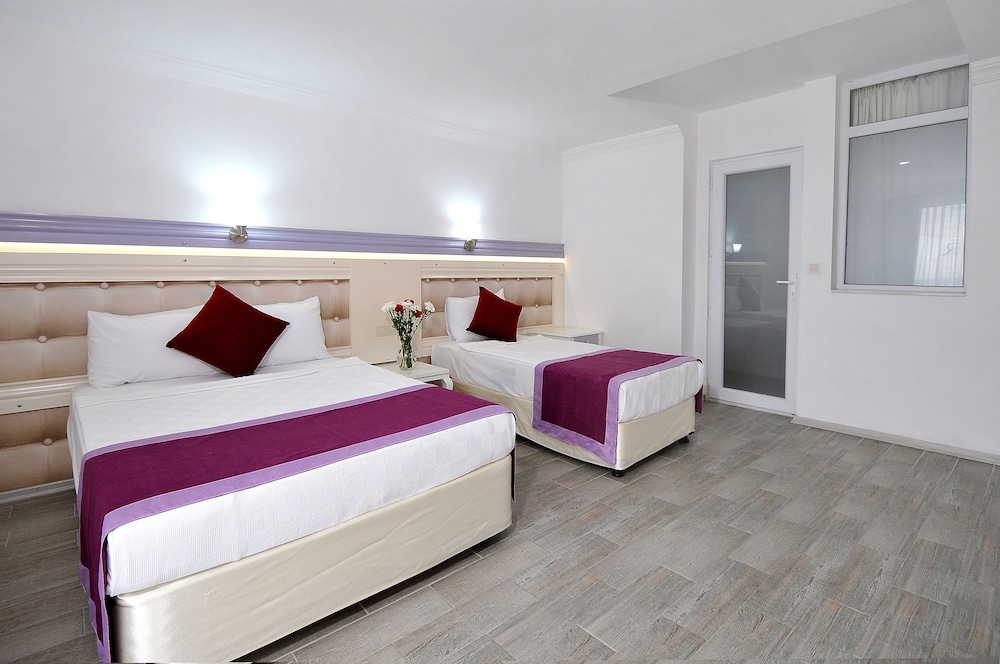 Ramira Beach Hotel 5/37