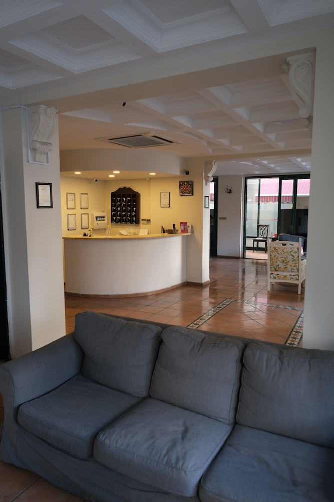 Üstün Otel Alsancak 40/48