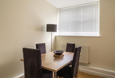 LSE Carr-Saunders Hall 24/32