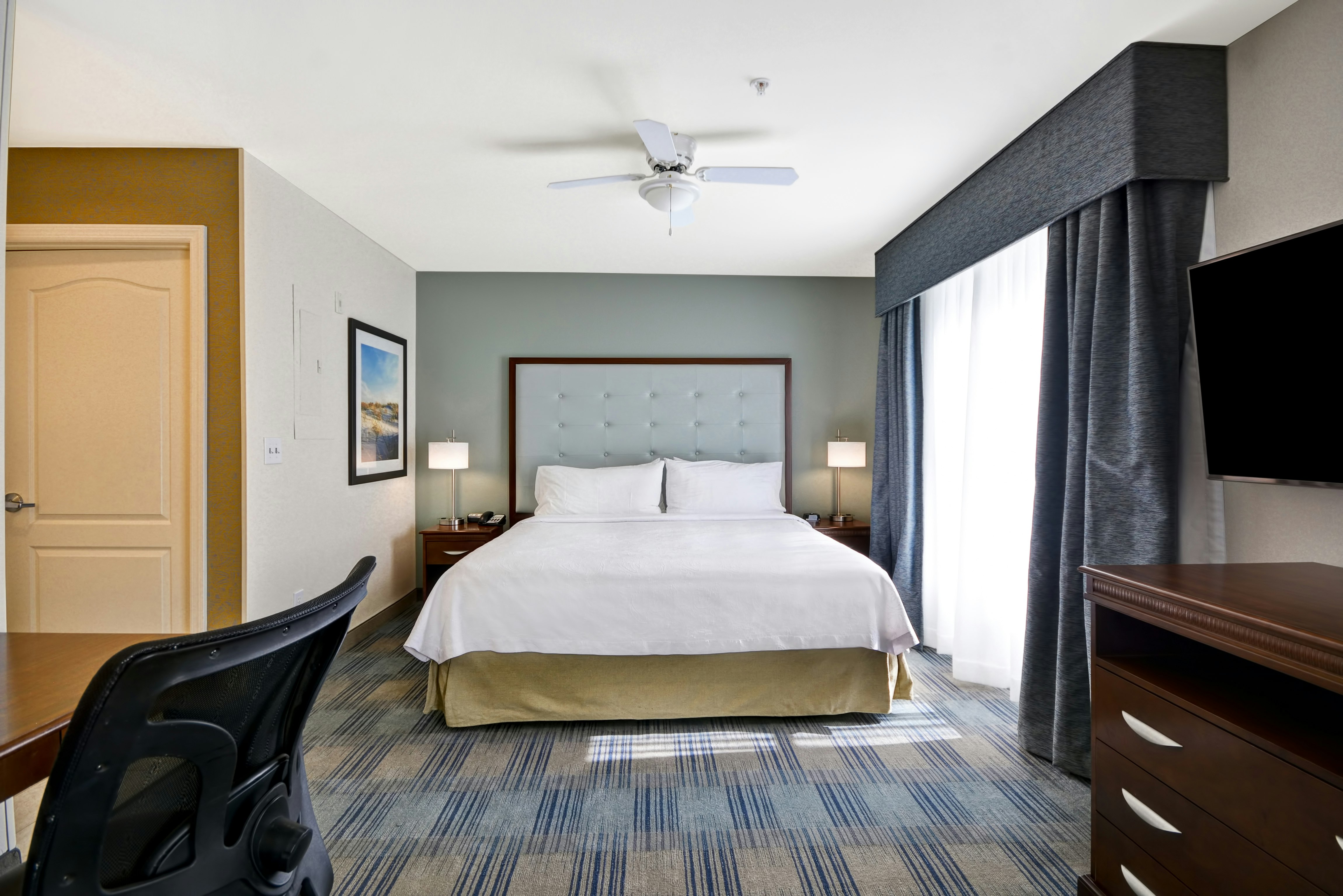 STUDIO, SUITE, KING BED