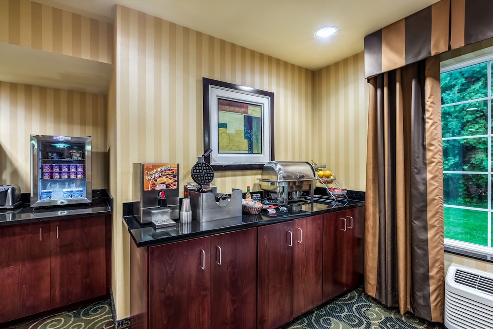 Cobblestone Inn and Suites - Vinton, IA 3/21