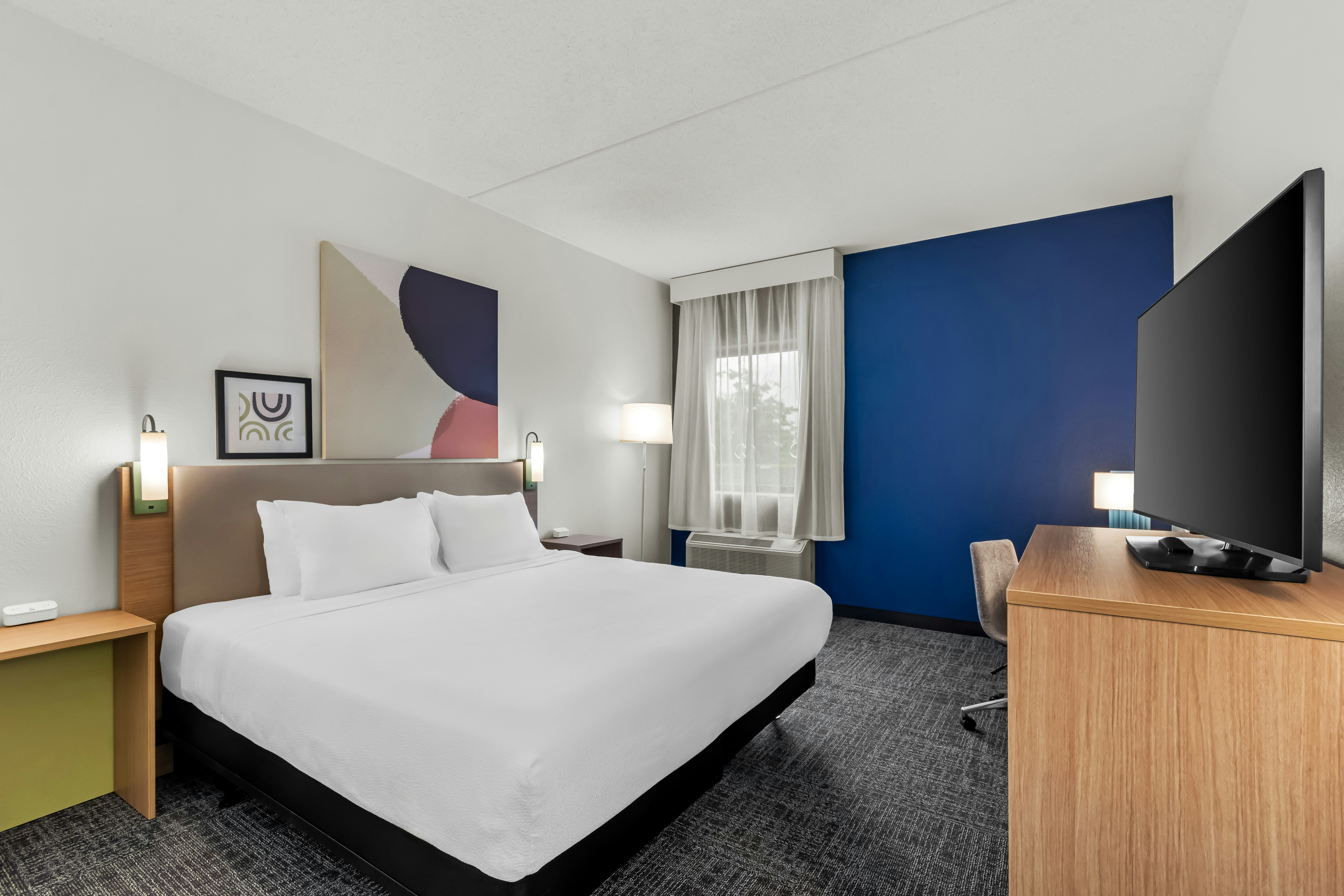 ROOM, KING BED