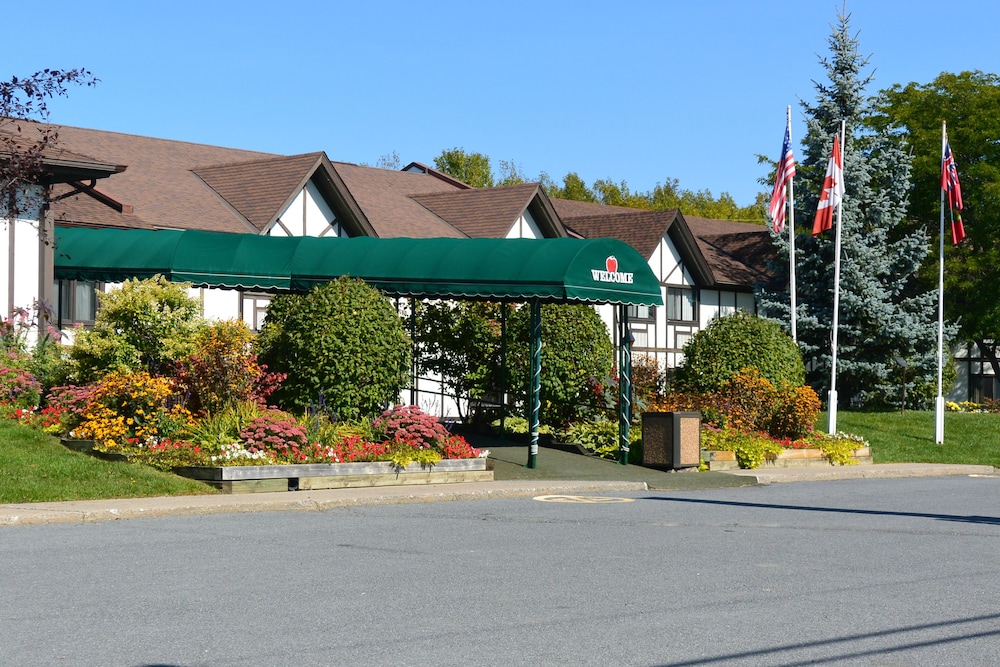 Mcintosh Country Inn & Conference Centre 2/69
