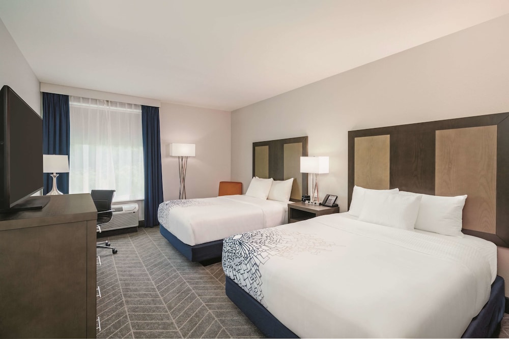 La Quinta Inn And Suites By Wyndham Opelika Auburn 10/33