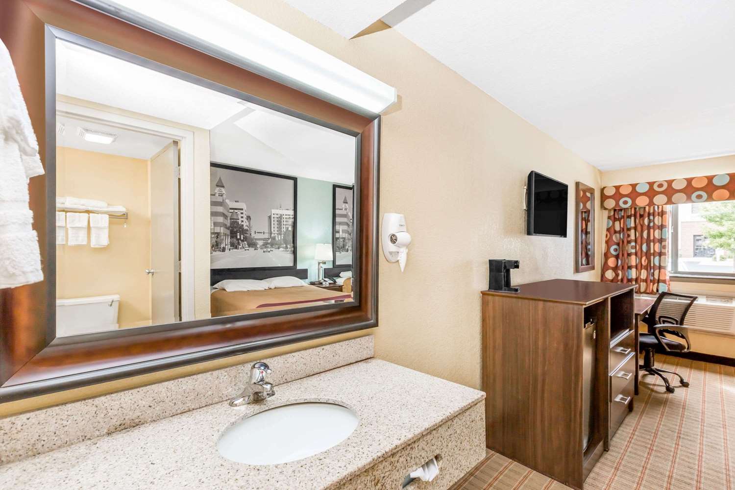Super 8 by Wyndham Wichita Airport 44/47
