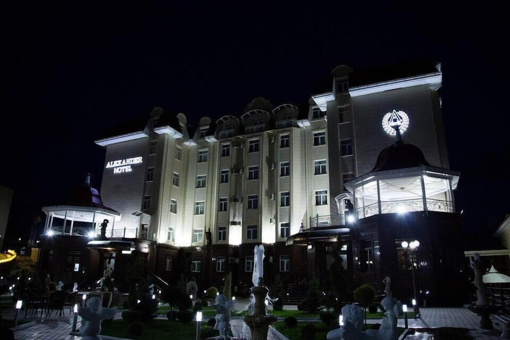 Alexander Hotel 2/38