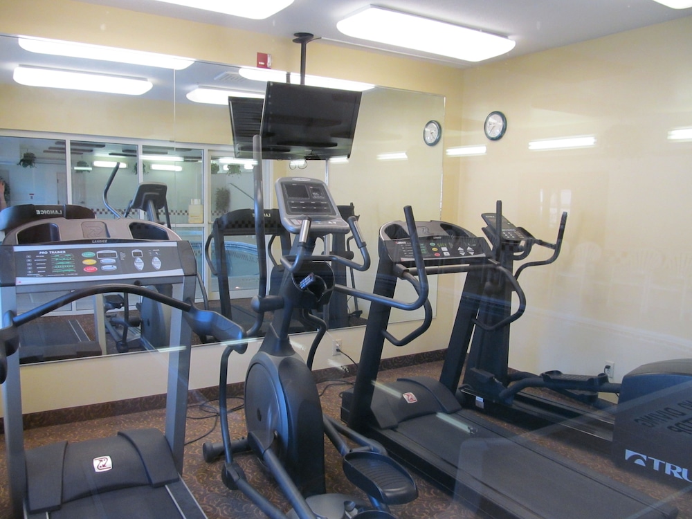 Expressway Suites Bismarck 35/65