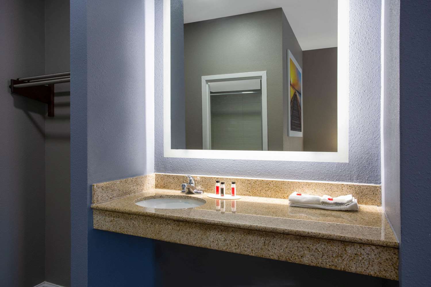 Days Inn by Wyndham Chesapeake 44/45