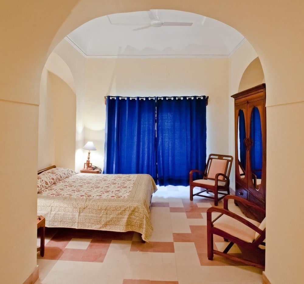 Neemrana’s Tijara Fort-Palace - 19th Century, Alwar 25/54