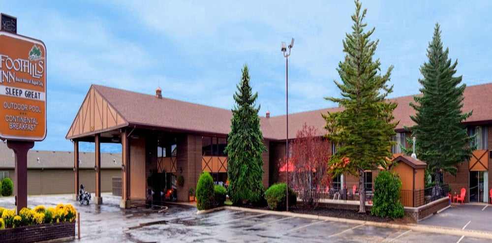 Foothills Inn 20/22