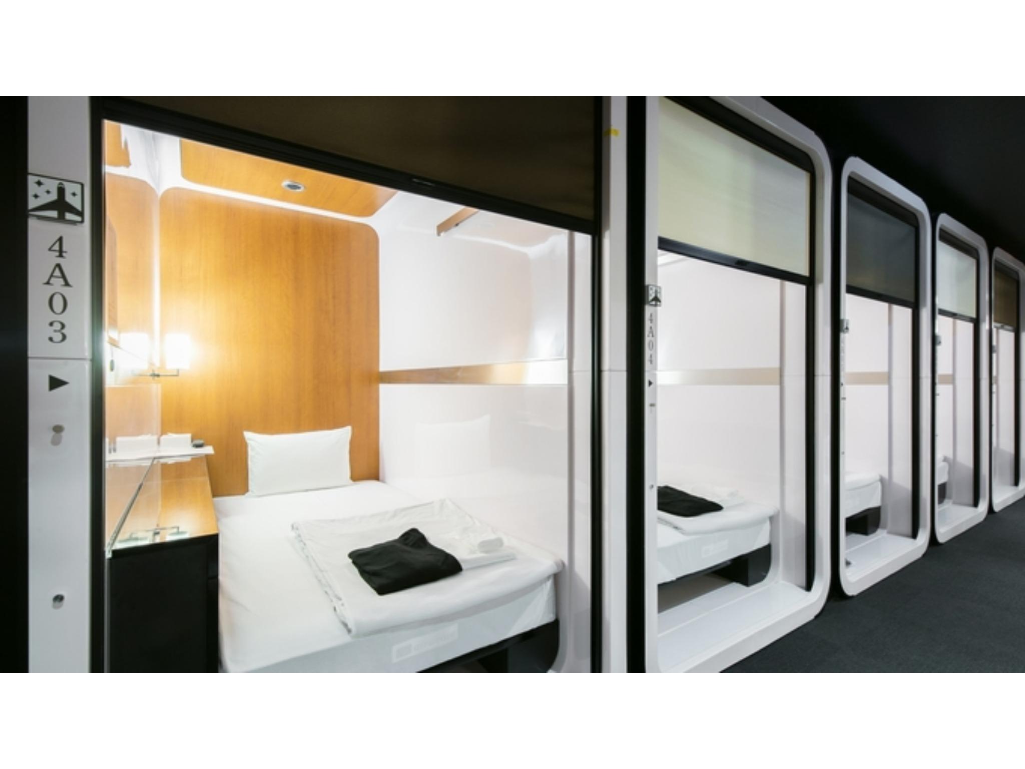 Capsule, Female Only, Business, Cabin