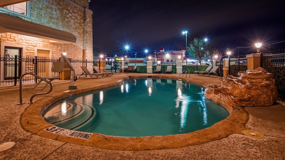 Best Western Plus Christopher Inn & Suites 5/32