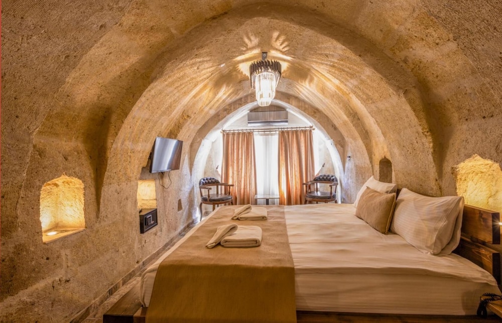 Noahs Ark Cave Hotel 23/50