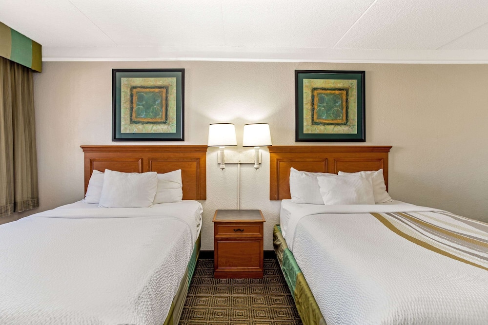 Ramada by Wyndham Westminster Denver 32/50