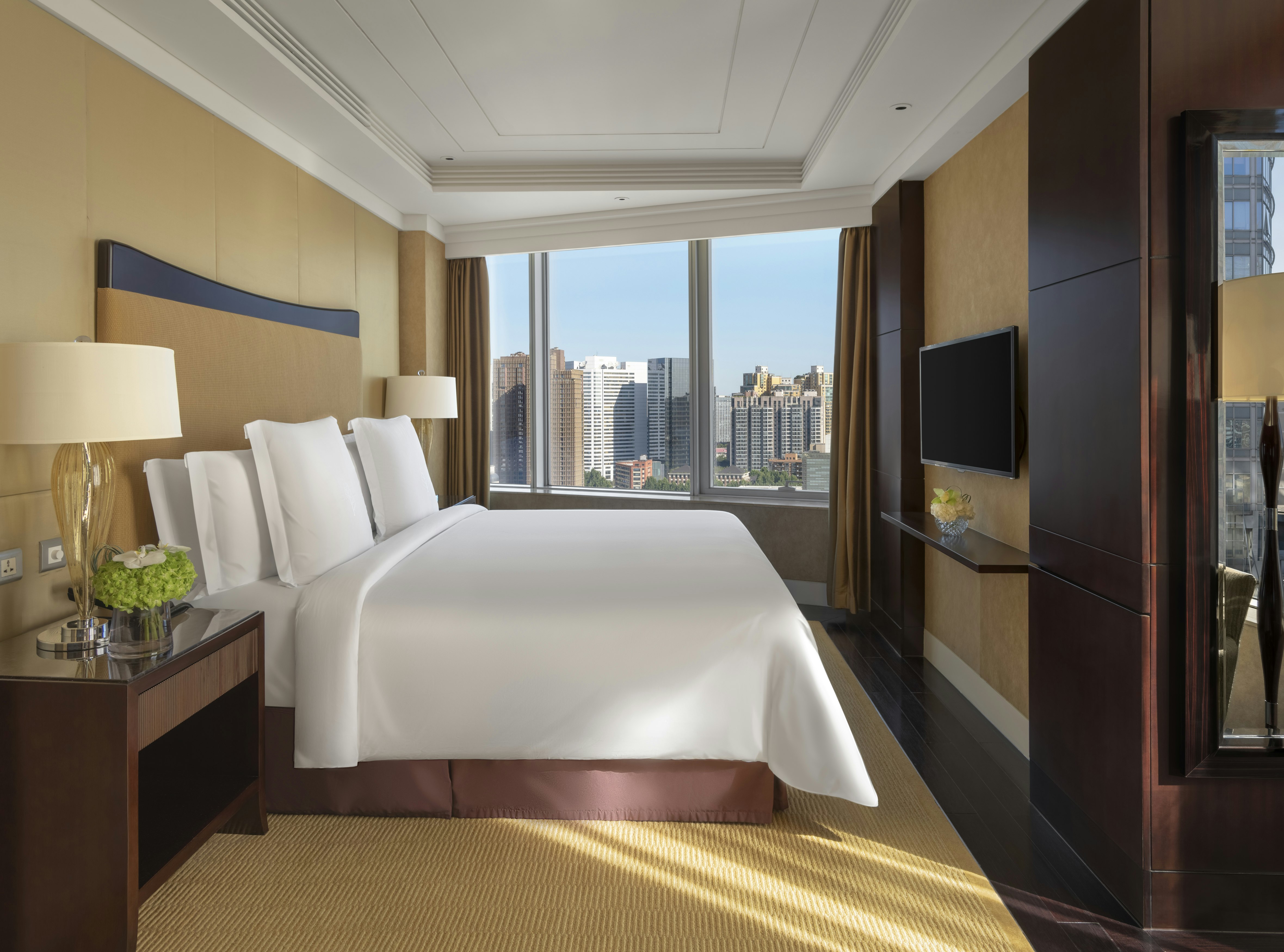 Ambassador, Suite, King Bed, City View