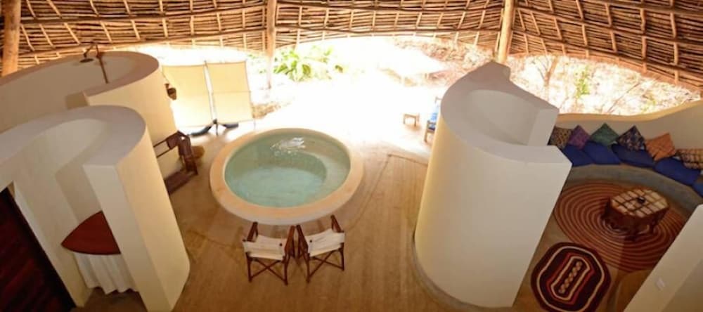 Unguja Lodge 20/50